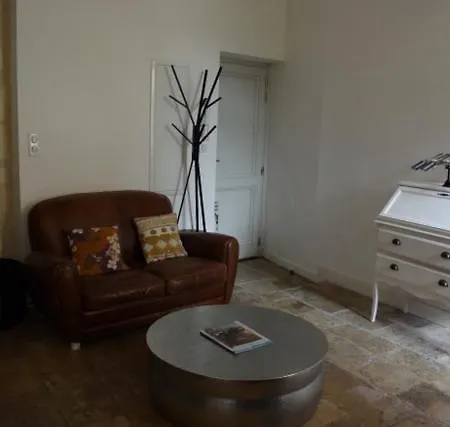 BORDEAUX CENTRE AGREABLE T2 EN DUPLEX AVEC JARDIN ENSOLEILLÉ AU CALME, DRAPS, SEVIETTES ET WiFi Bordeaux