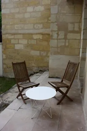 Apartment BORDEAUX CENTRE AGREABLE T2 EN DUPLEX AVEC JARDIN ENSOLEILLÉ AU CALME, DRAPS, SEVIETTES ET WiFi *