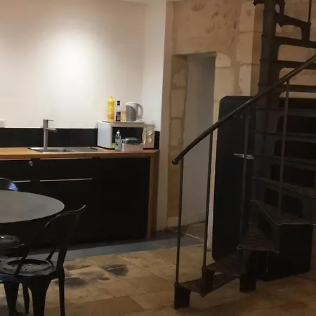 Apartment BORDEAUX CENTRE AGREABLE T2 EN DUPLEX AVEC JARDIN ENSOLEILLÉ AU CALME, DRAPS, SEVIETTES ET WiFi