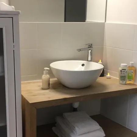 Bordeaux Centre Agreable T2 En Duplex Avec Jardin Ensoleille Au Calme, Draps, Seviettes Et Wifi Apartment *